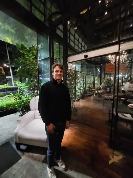 Pilotos de F1 visitaron Parole, restaurante en Polanco