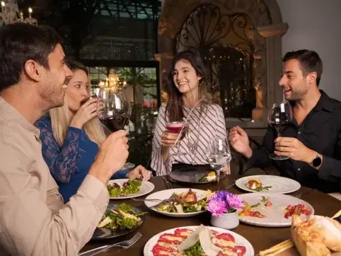 Cenas inolvidables y lujosas con amigos en el elegante ambiente de Parole Polanco.